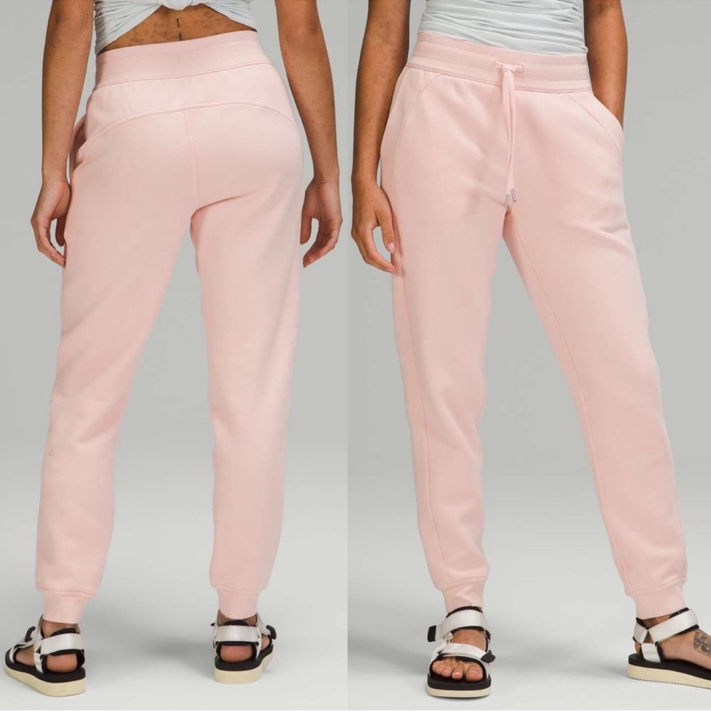 Lululemon Scuba High-Rise Jogger in Pink Mist